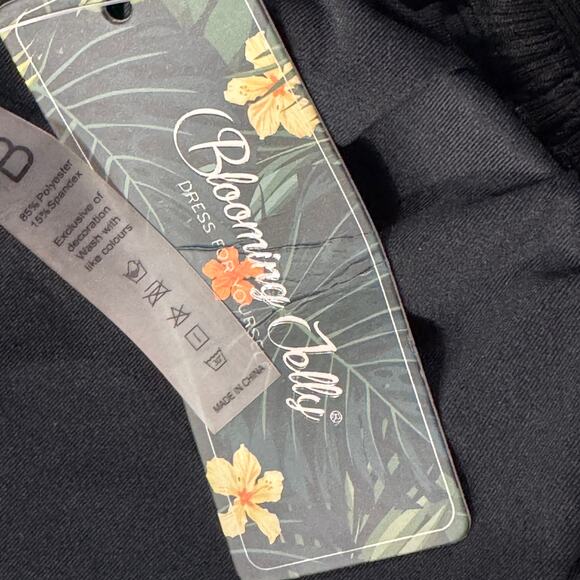 Blooming Jelly Large Bikini Swim Top Ribbed Keyhole Spaghetti Strap Padded Black - Picture 8 of 8